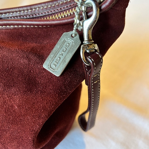 ✨ COACH Vintage Suede Hobo Bag – RARE 2005 FIND! 🍷👜✨ - Picture 9 of 11